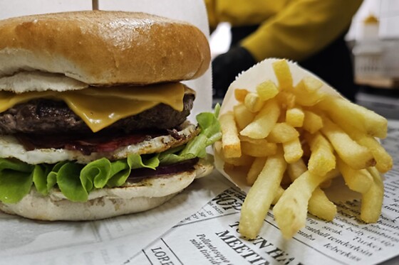 Almoço ou jantar para 2 no Reta's Burguer em Sobral de Monte Agraço (Oeste)