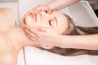 Um mini tratamento facial para 1 em 7 Sentidos - Centro de Reabilitação Física e Neurológica em Vila Nova de Gaia (Porto)