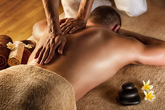 Uma massagem de relaxamento e reiki para 2 em Clínica Centro Lotus (Setúbal)