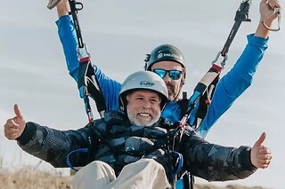 Voo de parapente bilugar com campeão nacional | Para 1 adulto | S. Martinho do Porto ou Nazaré
