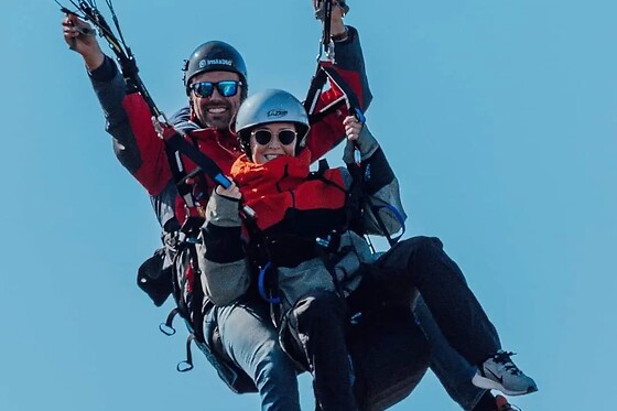 Voo de parapente bilugar com campeão nacional | Para 1 adulto | S. Martinho do Porto ou Nazaré
