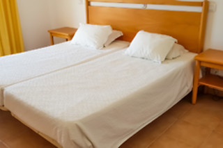 Duas Noites em Quarto Duplo com Pequeno-Almoço + Degustação para 2 | Luz Bay Hotel, Lagos (Faro)